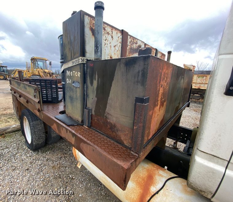 image for item DM2770 1996 GMC TopKick C5500  flatbed pickup truck