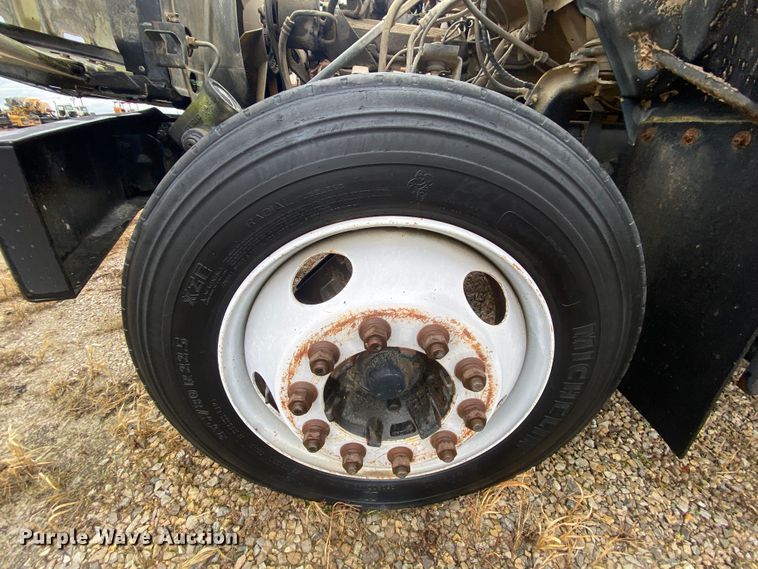 image for item DM2770 1996 GMC TopKick C5500  flatbed pickup truck