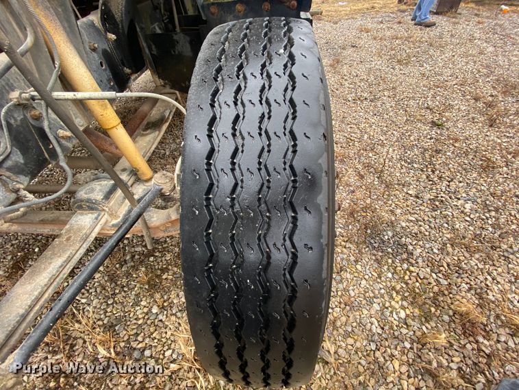 image for item DM2770 1996 GMC TopKick C5500  flatbed pickup truck