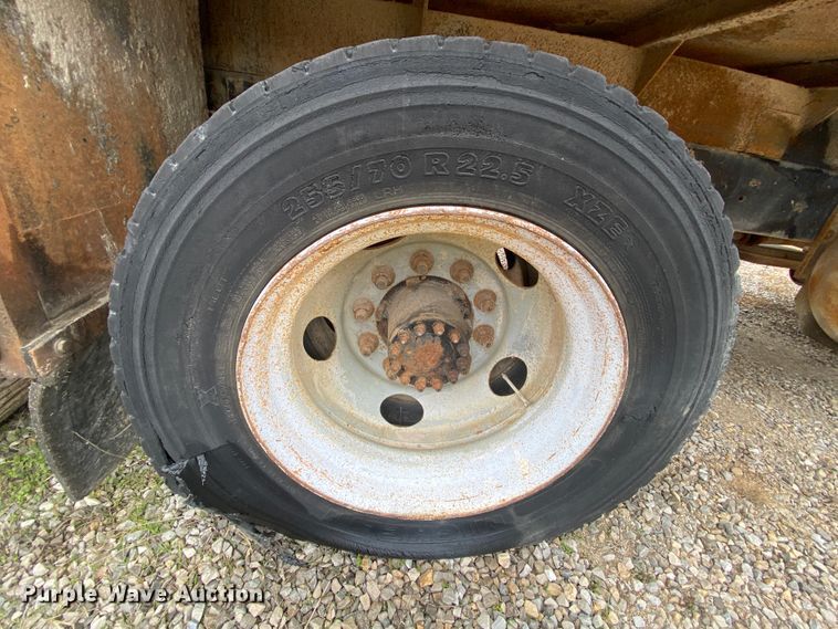 image for item DM2770 1996 GMC TopKick C5500  flatbed pickup truck