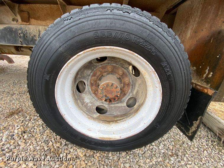 image for item DM2770 1996 GMC TopKick C5500  flatbed pickup truck