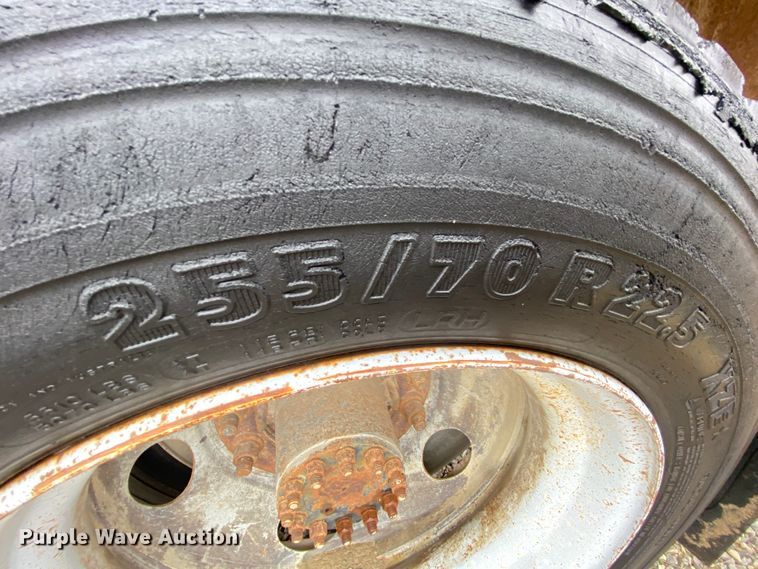 image for item DM2770 1996 GMC TopKick C5500  flatbed pickup truck