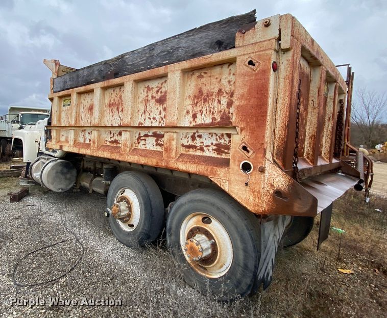image for item DM2771 1986 Mack DM600  dump truck