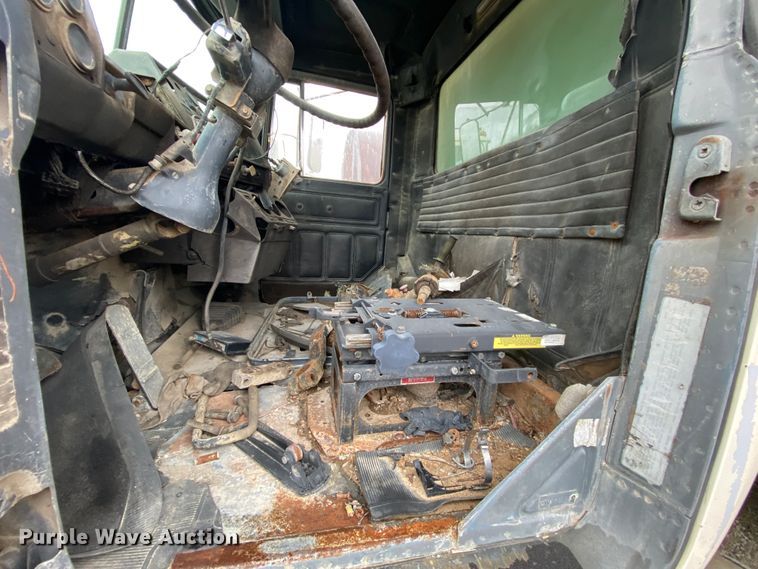 image for item DM2771 1986 Mack DM600  dump truck