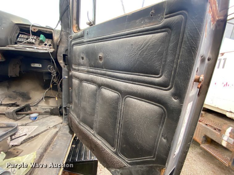 image for item DM2771 1986 Mack DM600  dump truck