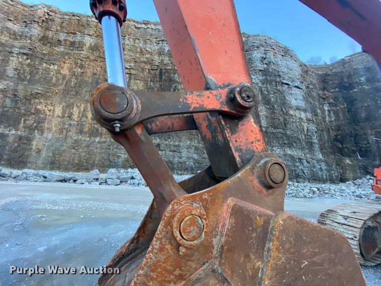 image for item DM2773 2005 Hitachi Zaxis 600LC  excavator