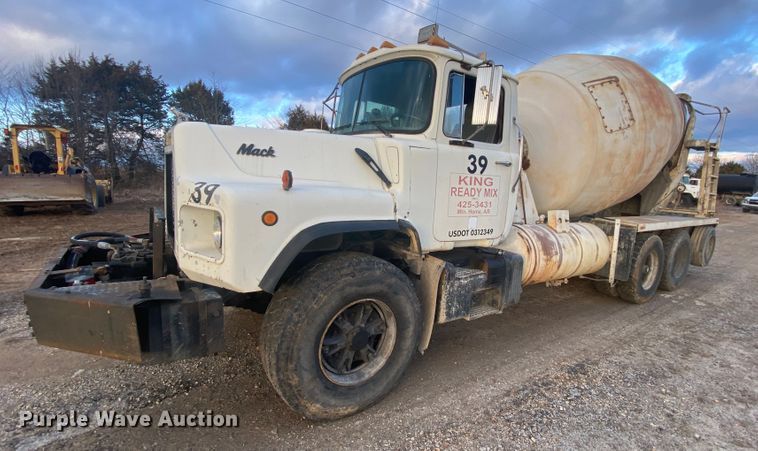 image for item DM2776 1993 Mack DM690S  ready mix truck