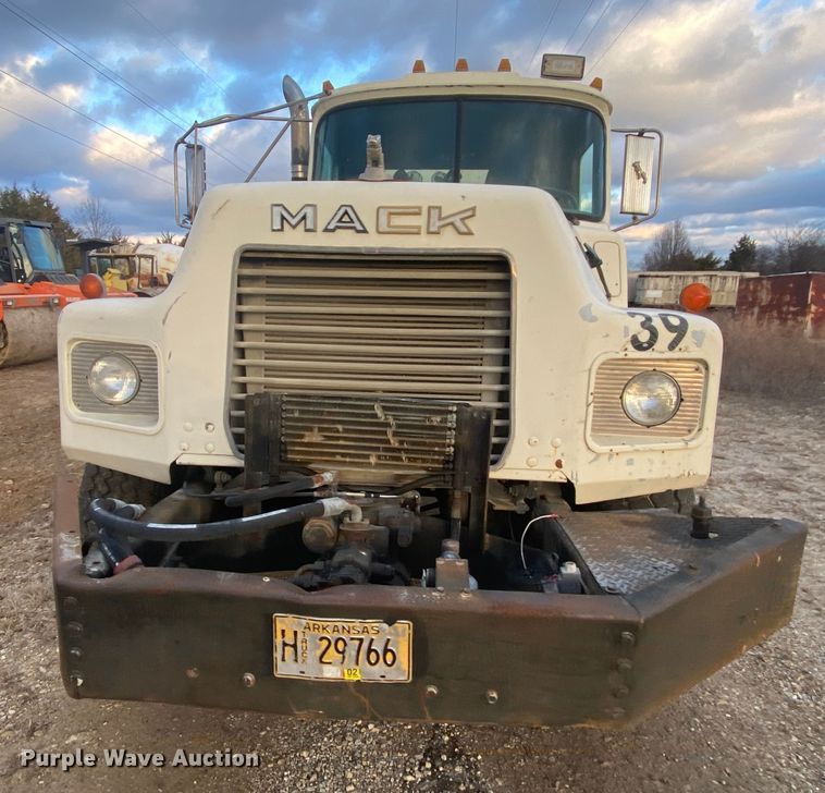 image for item DM2776 1993 Mack DM690S  ready mix truck