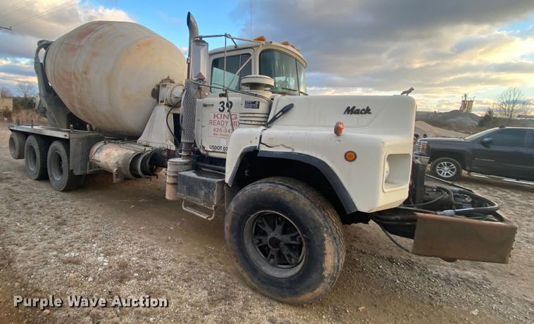 image for item DM2776 1993 Mack DM690S  ready mix truck