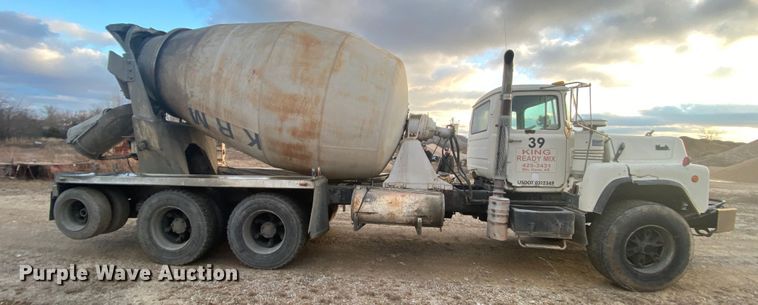 image for item DM2776 1993 Mack DM690S  ready mix truck