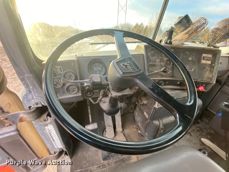 image for item DM2776 1993 Mack DM690S  ready mix truck