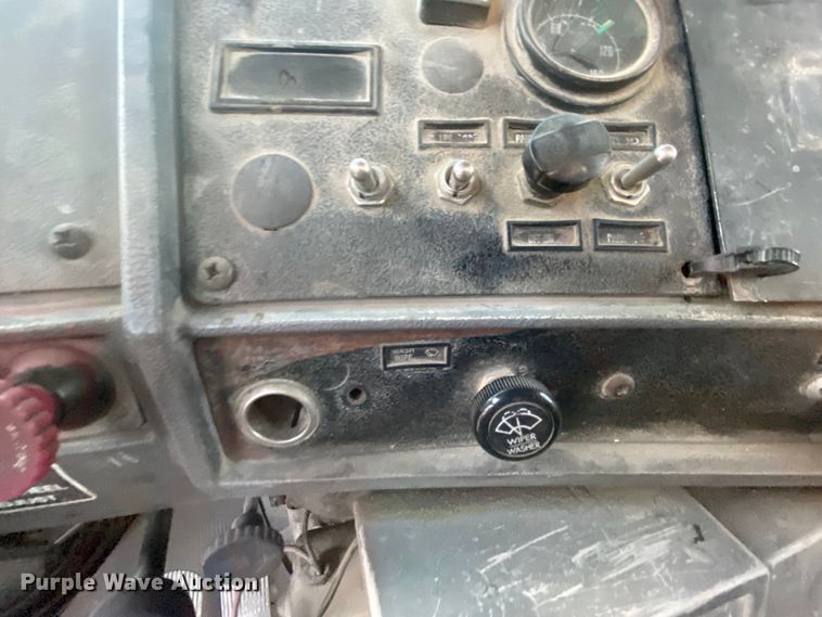 image for item DM2776 1993 Mack DM690S  ready mix truck