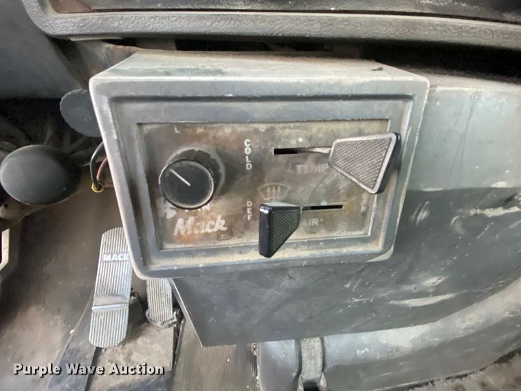 image for item DM2776 1993 Mack DM690S  ready mix truck