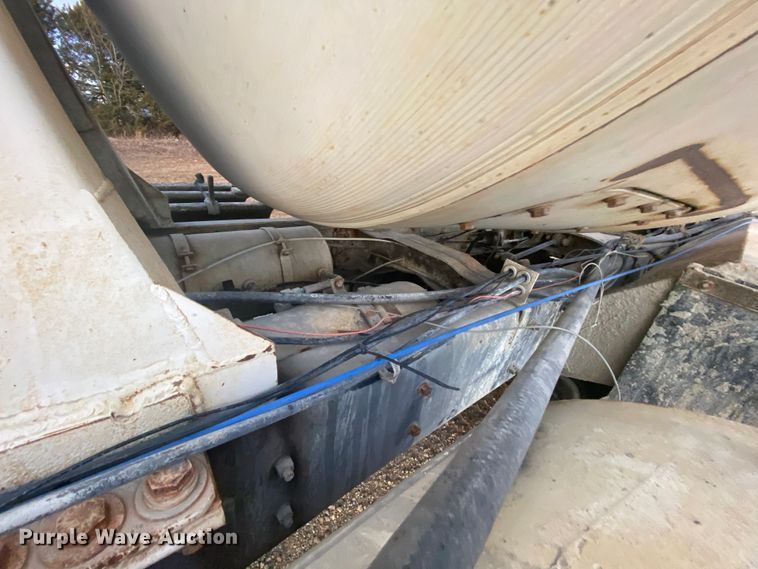 image for item DM2776 1993 Mack DM690S  ready mix truck