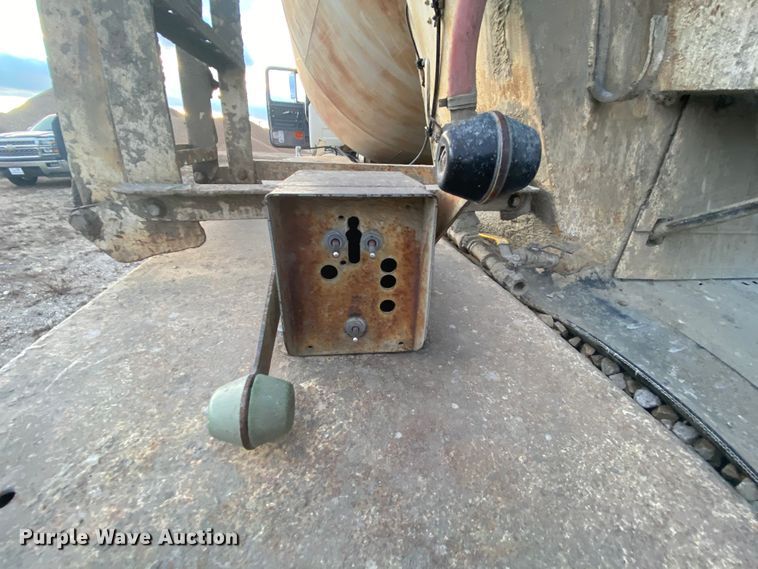 image for item DM2776 1993 Mack DM690S  ready mix truck