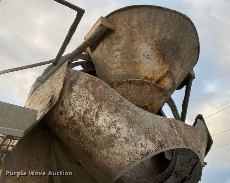 image for item DM2776 1993 Mack DM690S  ready mix truck