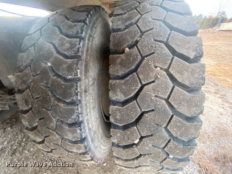 image for item DM2776 1993 Mack DM690S  ready mix truck