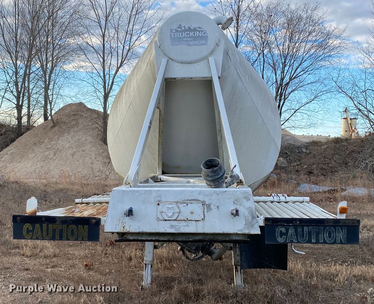 image for item DM2778 1974 Fruehauf pneumatic dry bulk trailer