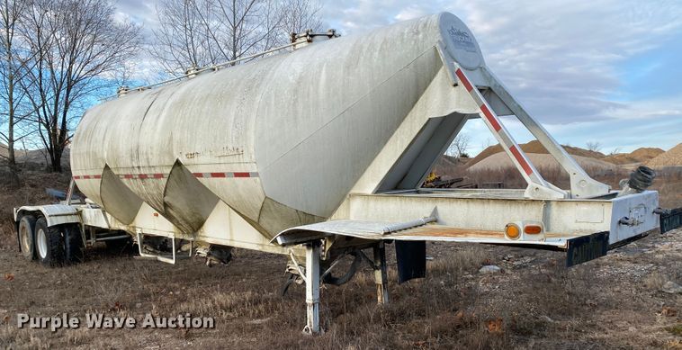 image for item DM2778 1974 Fruehauf pneumatic dry bulk trailer