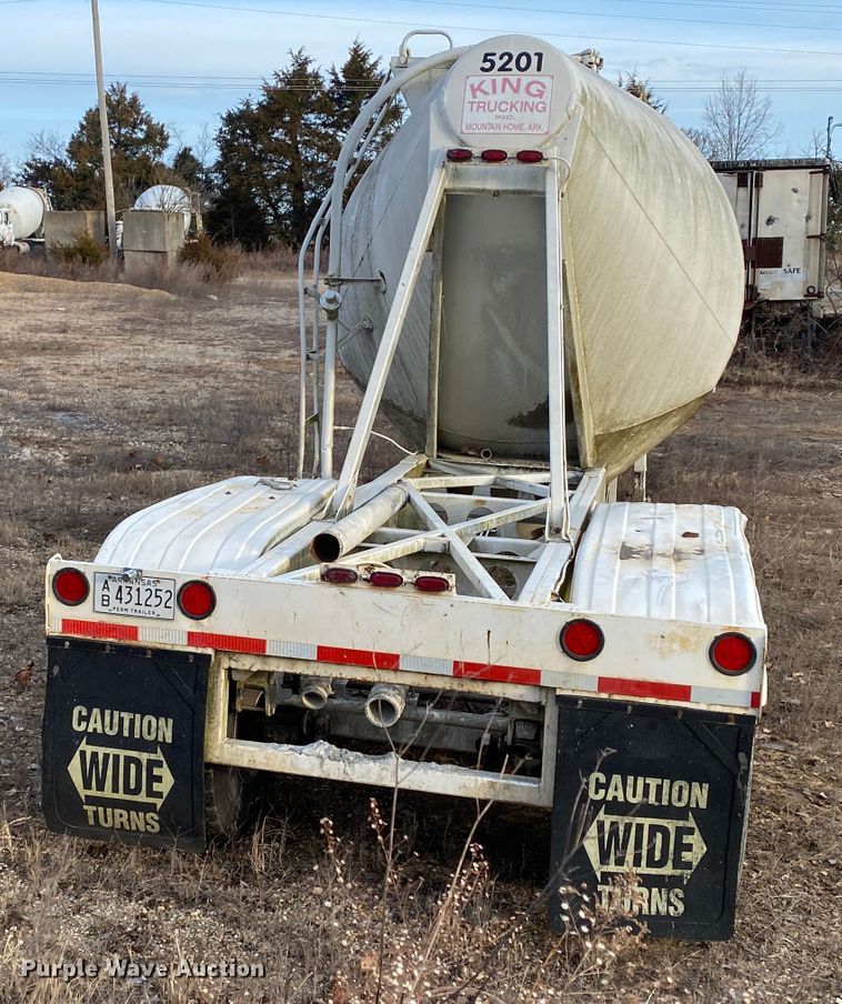 image for item DM2778 1974 Fruehauf pneumatic dry bulk trailer