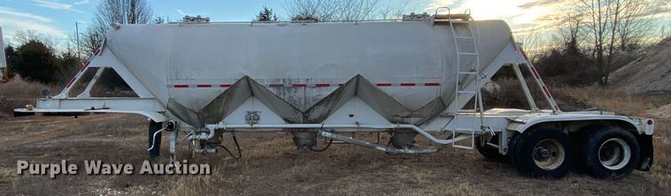 image for item DM2778 1974 Fruehauf pneumatic dry bulk trailer