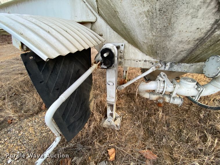 image for item DM2778 1974 Fruehauf pneumatic dry bulk trailer