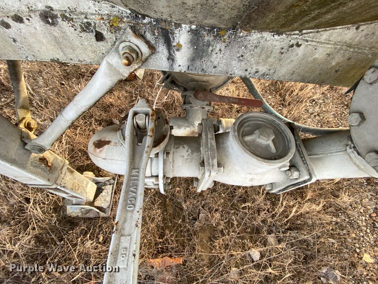 image for item DM2778 1974 Fruehauf pneumatic dry bulk trailer