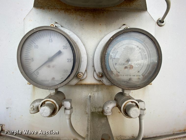 image for item DM2778 1974 Fruehauf pneumatic dry bulk trailer