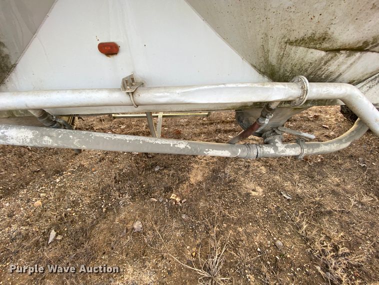 image for item DM2778 1974 Fruehauf pneumatic dry bulk trailer