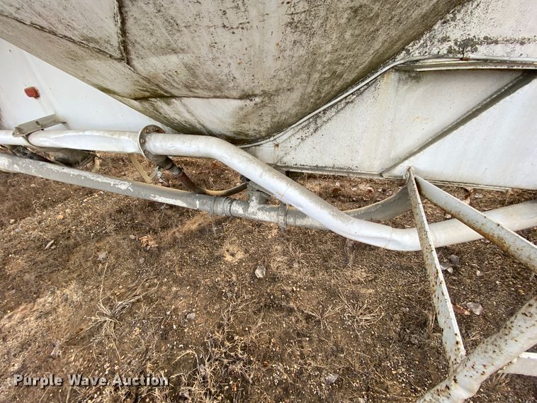 image for item DM2778 1974 Fruehauf pneumatic dry bulk trailer