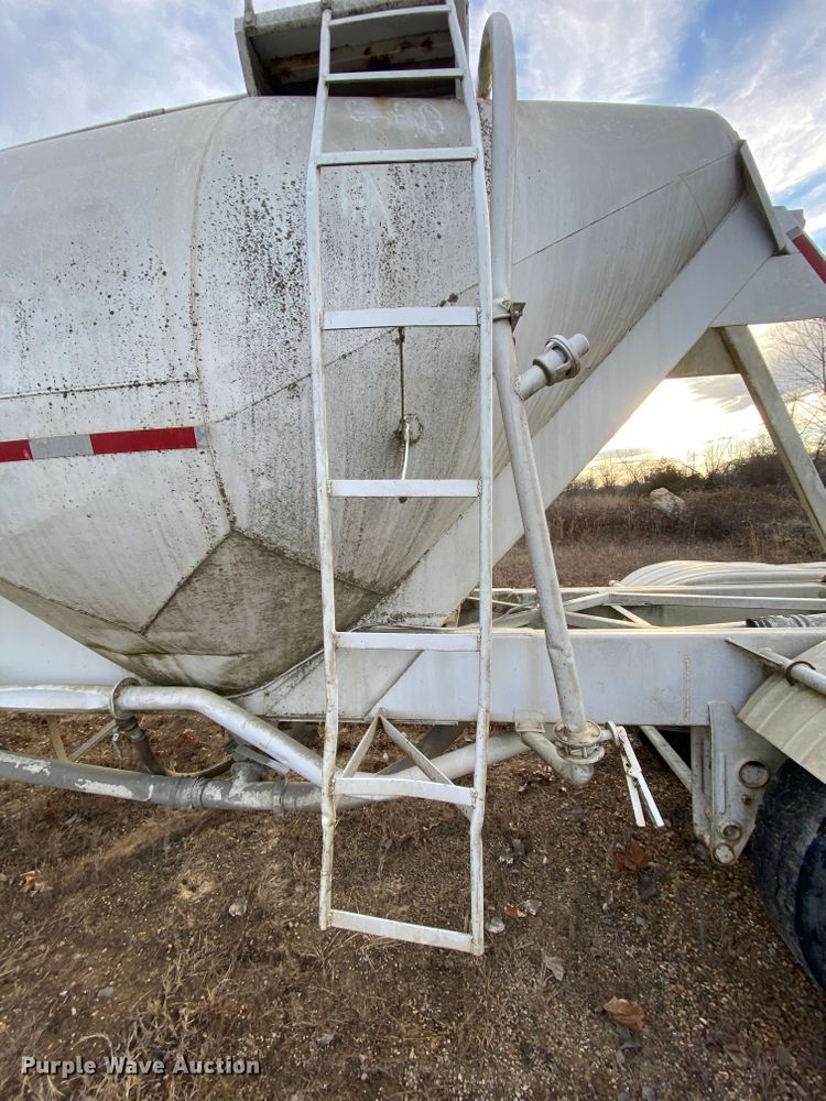 image for item DM2778 1974 Fruehauf pneumatic dry bulk trailer