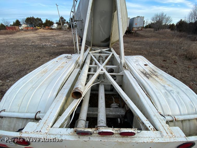 image for item DM2778 1974 Fruehauf pneumatic dry bulk trailer