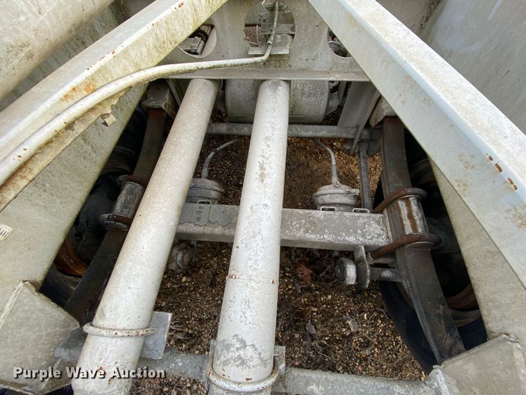 image for item DM2778 1974 Fruehauf pneumatic dry bulk trailer