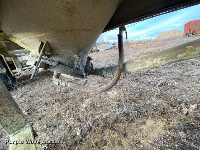 image for item DM2778 1974 Fruehauf pneumatic dry bulk trailer