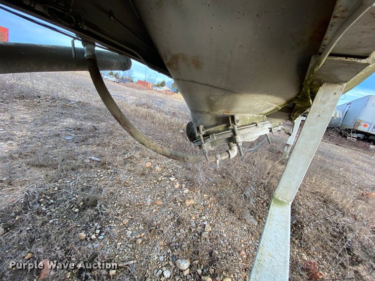 image for item DM2778 1974 Fruehauf pneumatic dry bulk trailer