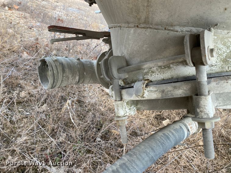 image for item DM2778 1974 Fruehauf pneumatic dry bulk trailer