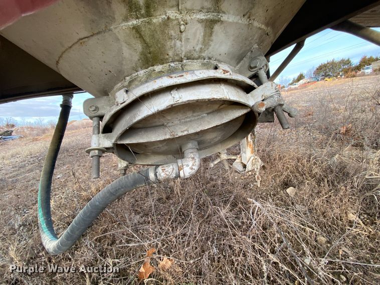 image for item DM2778 1974 Fruehauf pneumatic dry bulk trailer