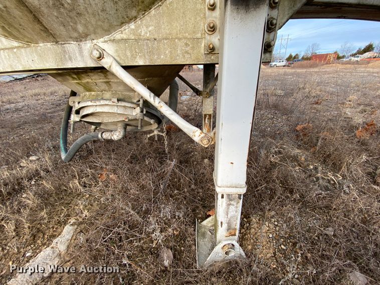 image for item DM2778 1974 Fruehauf pneumatic dry bulk trailer