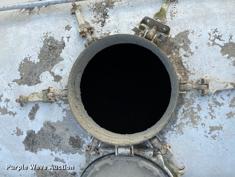 image for item DM2778 1974 Fruehauf pneumatic dry bulk trailer