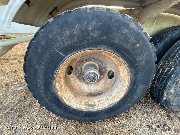 image for item DM2778 1974 Fruehauf pneumatic dry bulk trailer