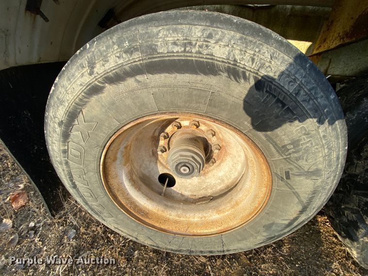 image for item DM2778 1974 Fruehauf pneumatic dry bulk trailer