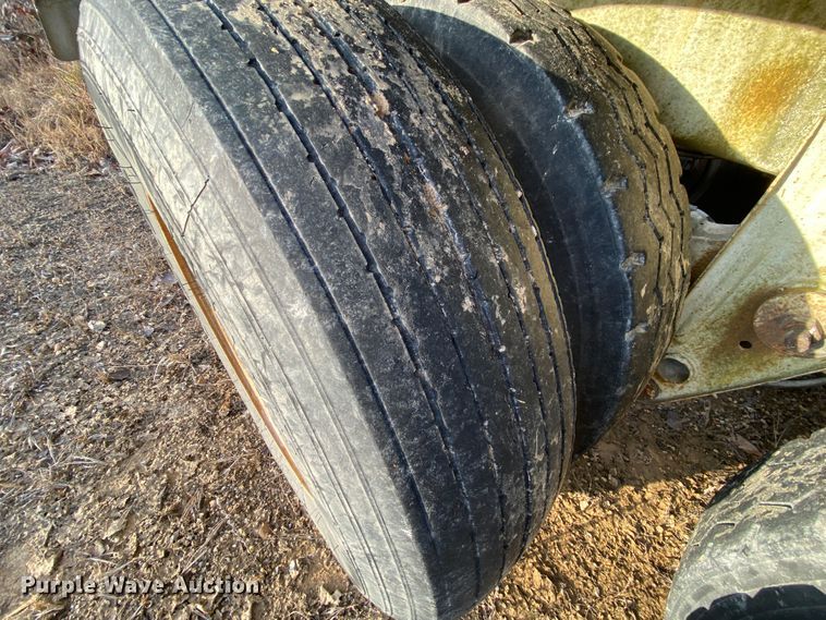 image for item DM2778 1974 Fruehauf pneumatic dry bulk trailer