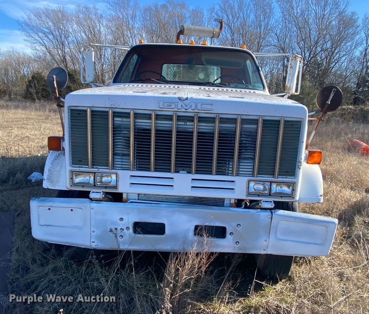 image for item DM2786 1986 GMC TopKick C7000  street sweeper truck