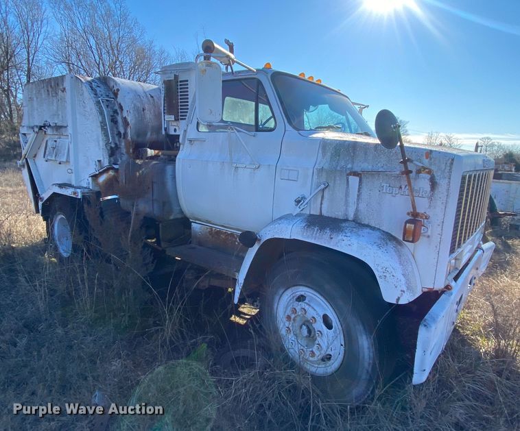 image for item DM2786 1986 GMC TopKick C7000  street sweeper truck