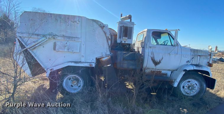 image for item DM2786 1986 GMC TopKick C7000  street sweeper truck