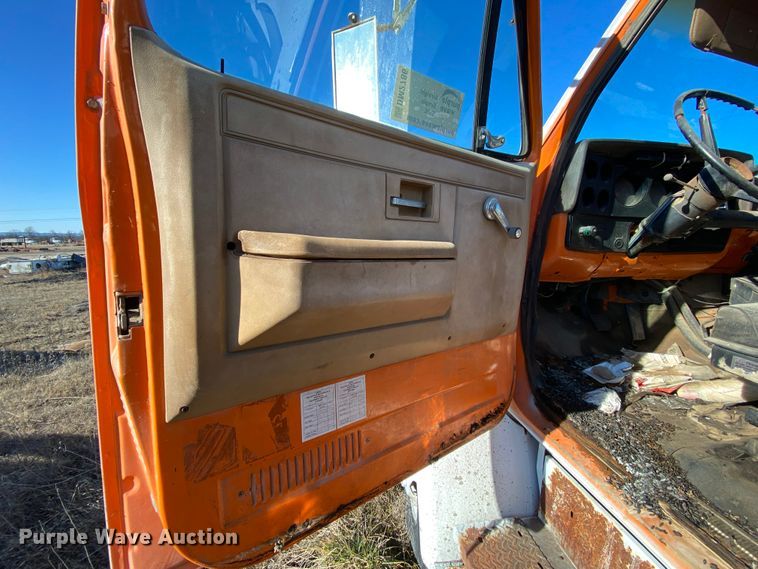 image for item DM2786 1986 GMC TopKick C7000  street sweeper truck