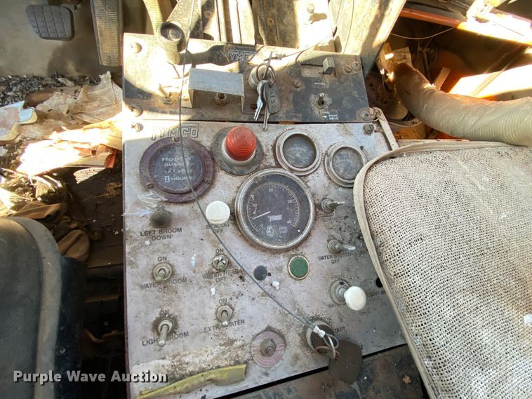 image for item DM2786 1986 GMC TopKick C7000  street sweeper truck