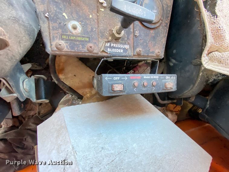 image for item DM2786 1986 GMC TopKick C7000  street sweeper truck