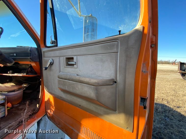 image for item DM2786 1986 GMC TopKick C7000  street sweeper truck