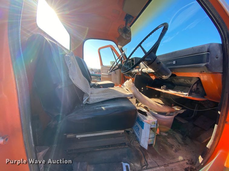 image for item DM2786 1986 GMC TopKick C7000  street sweeper truck